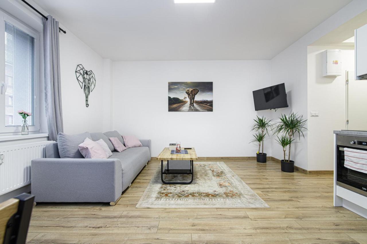 Apartment Hotel Stud Mb Οστράβα Εξωτερικό φωτογραφία